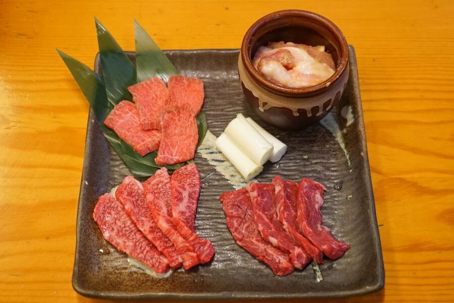 Tokyo: Night Foodie Tour in Shinjuku - Stop 1: Seasonal sushi course made as you watch
