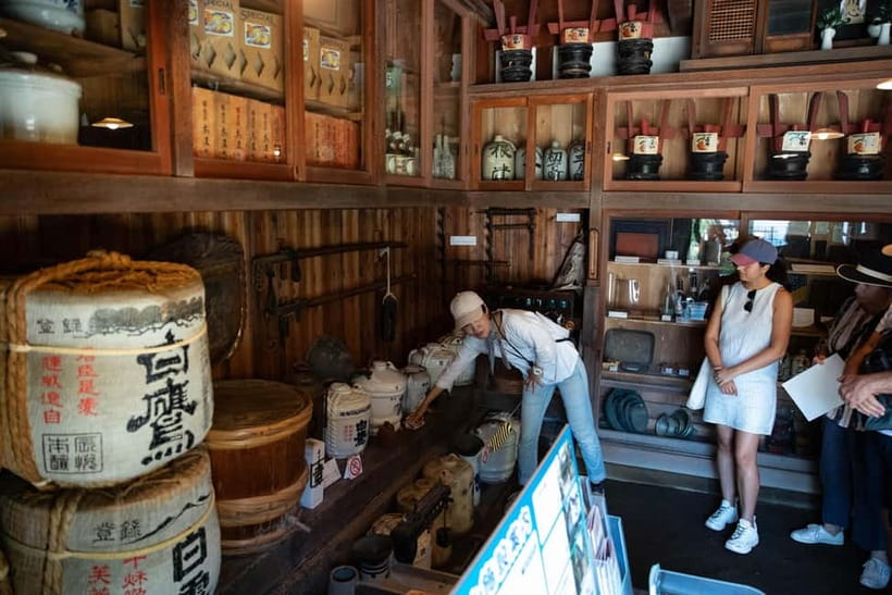 Tokyo: Old Quarter Yanaka Walking Tour - Yanaka Cemetery under giant trees, quiet streets with meaning