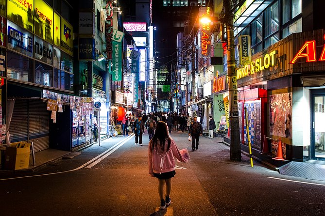 Tokyo Photography Masterclass - Private Photography Lesson - Shibuya Street Scenes to Back Streets: Lines, Angles, and Texture Under Pressure