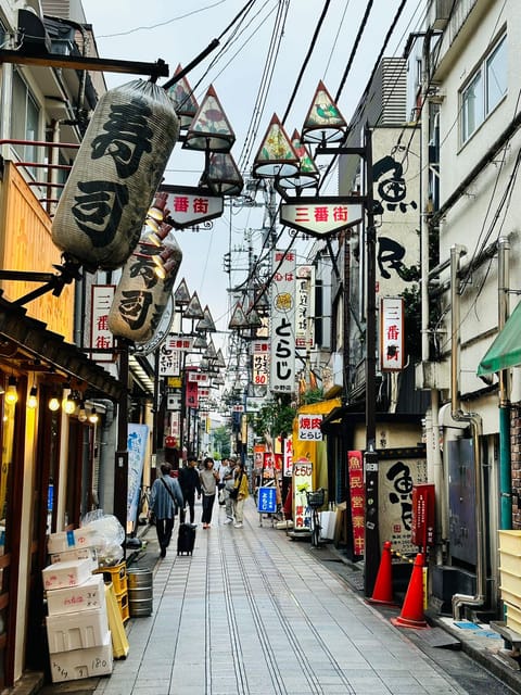 Tokyo: Private Tailored Tour with a Local Guide - Asakusa and Sensō-ji red lanterns, plus the old-town approach