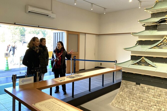 Tokyo Private Tour! Edo Castle & Imperial Palace East Gardens - Photo stops, walking pace, and seasonal timing (cherry blossoms and heat)