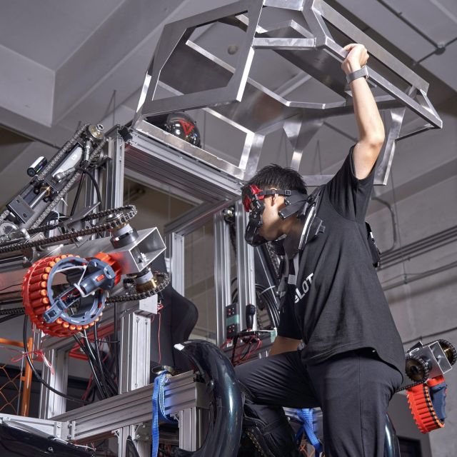 Tokyo: Robot Piloting Attraction Ticket - Mini-robot coding on a laptop: the maker part you can actually use