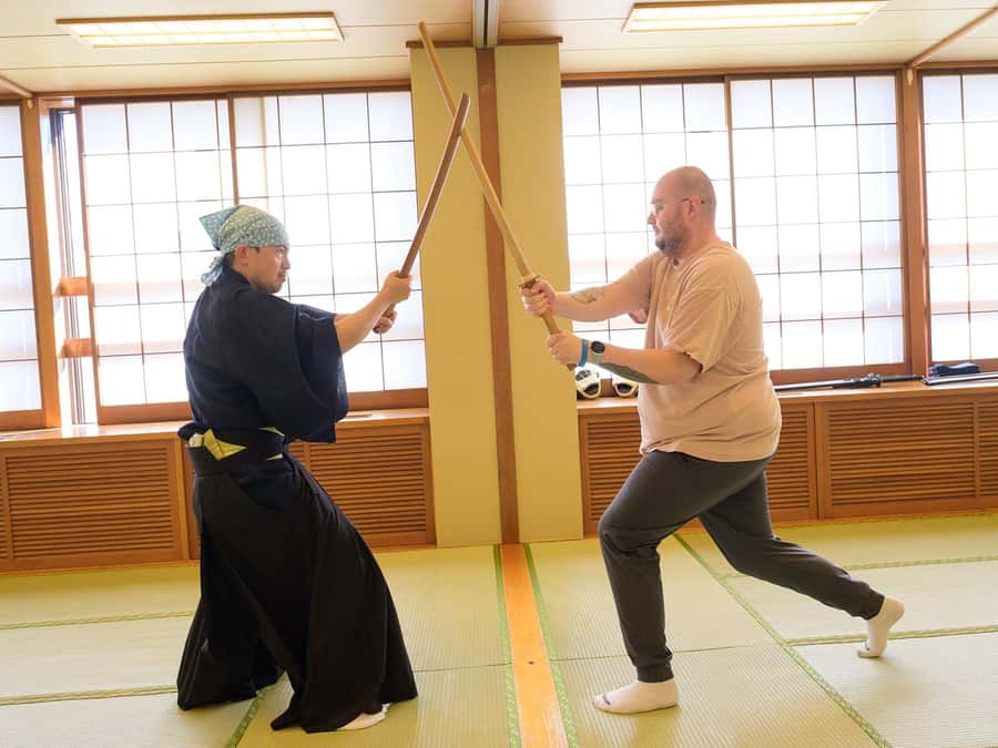 Tokyo: Samurai Adventure! Authentic Sword Experience - Public course vs private course: what changes day to day