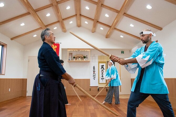 Tokyo: Samurai Sword Academy in the Hometown of the Last Samurai - Handling a Japanese sword the way a dojo expects