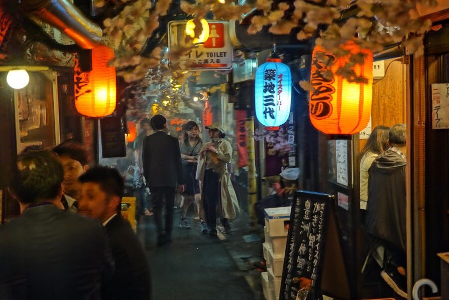 Tokyo: Shinjuku Bar Hopping with All-You-Can-Drink & Dinner - Stop 1 at Omoide Yokocho: Grilled Alleyway Comfort Food