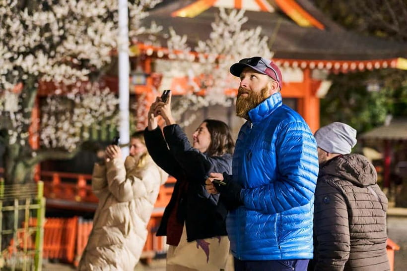 Tokyo: Shinjuku Nightlife & Secret Backstreets Walking Tour - Rain or shine, what to do so the walk stays comfortable