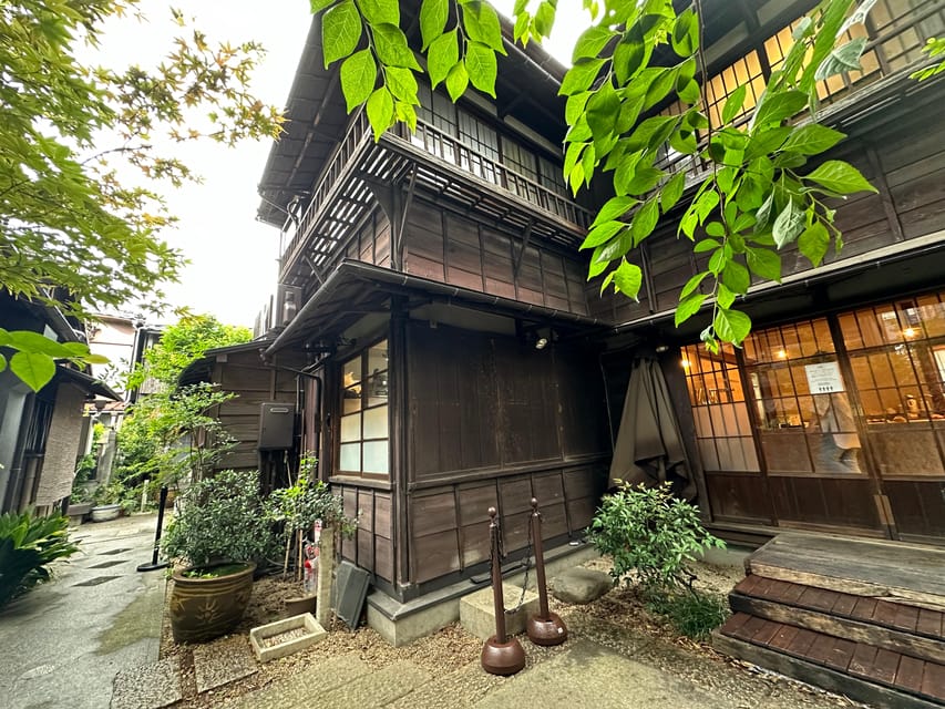 Tokyo:Stroll in Old traditional culture towns~Yanaka & Nezu - Meiji to Showa streets, Yoshida sake, Yanaka Ginza, and the sunset staircase
