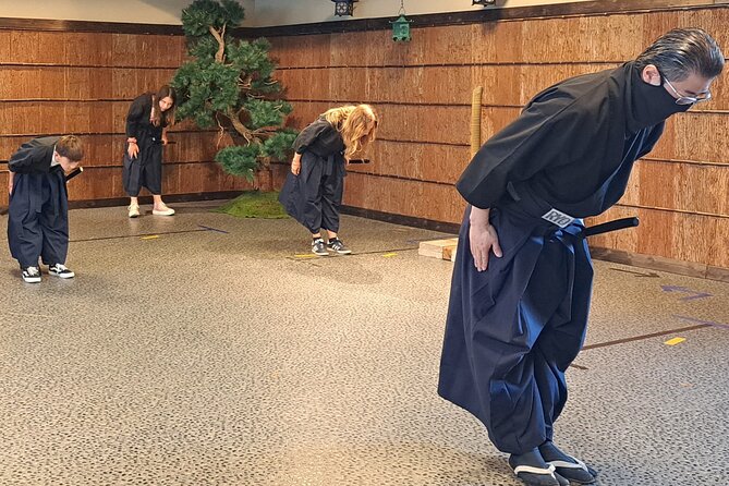 Tokyo Sword Experience - includes Museum Ticket/Ninja Experience - Group Size and Crowds: Your Booking Size vs. the Session Size