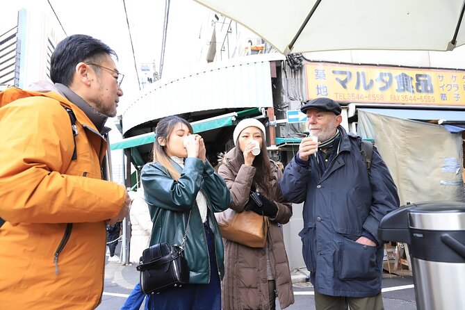 Tokyo : Tsukiji Fish Market Tour with Fresh Sashimi Tasting - Stop 1: Tsukiji Jogai Market, tasting through a real food labyrinth