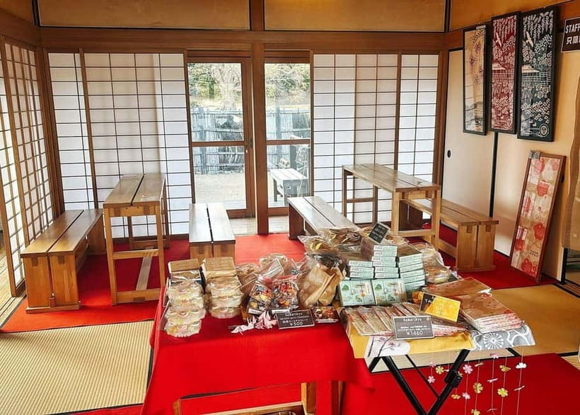 Tokyo: Tsukiji Market and Hama-rikyu Gardens Guided Tour - Optional matcha and wagashi tasting: choose it for etiquette and flavor