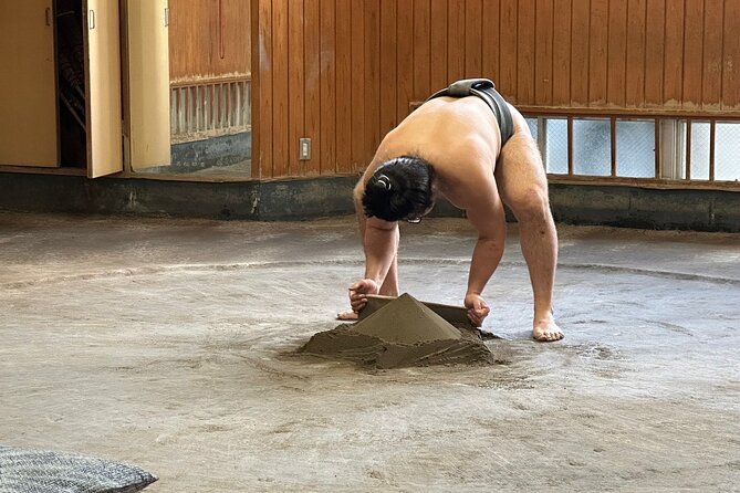 Tokyo: Visit Sumo Morning Practice with English Guide - Seating and Comfort: Small Room, Traditional Setup