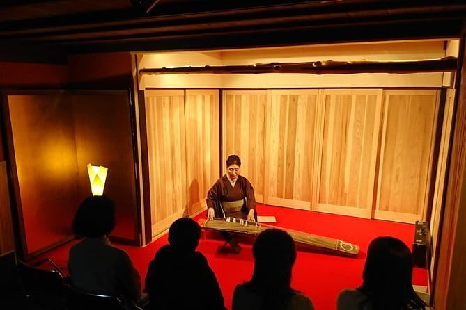 Traditional Japanese Music show & Experience Tour in Kyoto - Those last 10 minutes for photos, getting the keepsake right