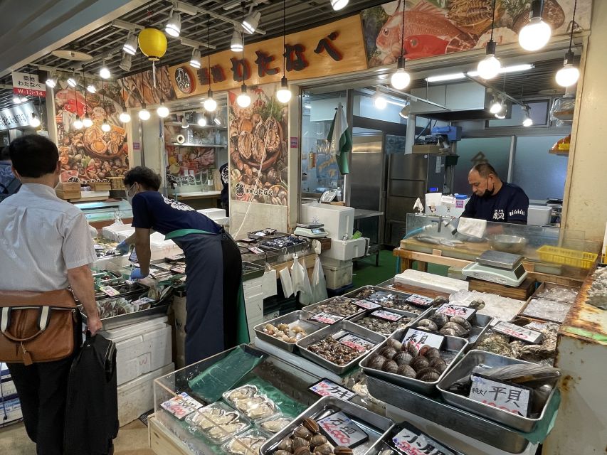 Tsukiji: Outer Market Walking Tour & Sake Tasting Experience - Timing, crowds, and closures: when Tsukiji does not cooperate