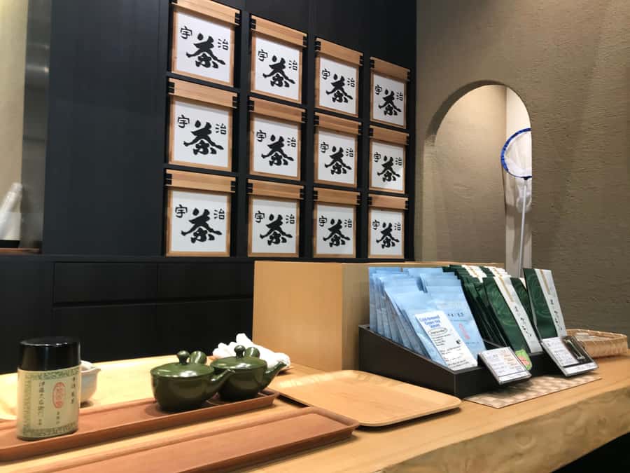Uji: Green Tea Tour with Byodoin and Koshoji Temple Visits - Tea house traditions from 1160 AD and the samurai-to-religion story