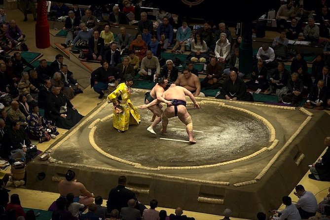 Ultimate Sumo Tournament: Tokyo, Osaka, Nagoya, Fukuoka - The best part is the guide and the banzuke chart (not just the seats)