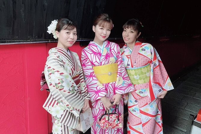 Walking around town in a kimono, you can choose your favorite kimono from the traditional Okinawan costumes "Ryuso", "Kimono", "Yukata" 《Hairset & Lipstick & Kimono & Rental Fee》All Comic Book - Key things I’d watch for