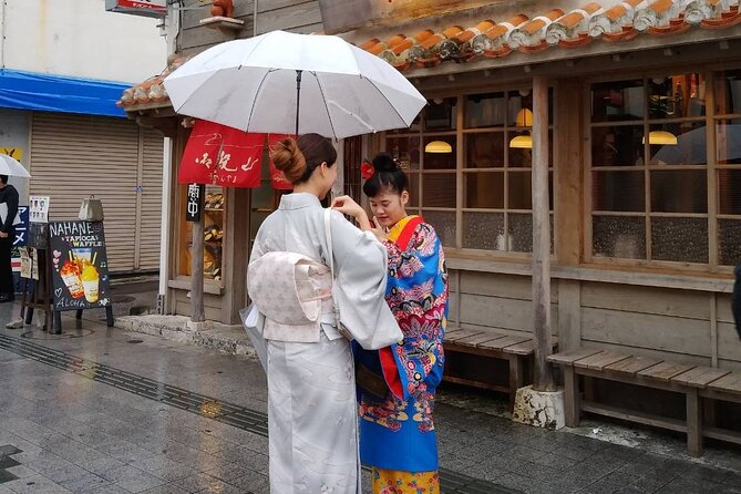 Walking around town in a kimono, you can choose your favorite kimono from the traditional Okinawan costumes "Ryuso", "Kimono", "Yukata" 《Hairset & Lipstick & Kimono & Rental Fee》All Comic Book - Hair set, lipstick, and dressing: what is included and what is not