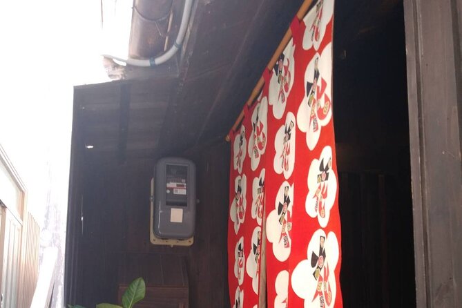 Walking around town in a kimono, you can choose your favorite kimono from the traditional Okinawan costumes "Ryuso", "Kimono", "Yukata" 《Hairset & Lipstick & Kimono & Rental Fee》All Comic Book - The photo moment: guided pose plus time to take your own shots