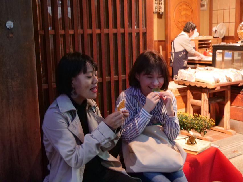 Yanaka District: Historical Walking Tour in Tokyo's Old Town - Hebimichi streets and the locals-only market snack culture